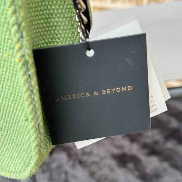 NEW America and Beyond Ladybug Viral Beaded Bag - Picture 10 of 11